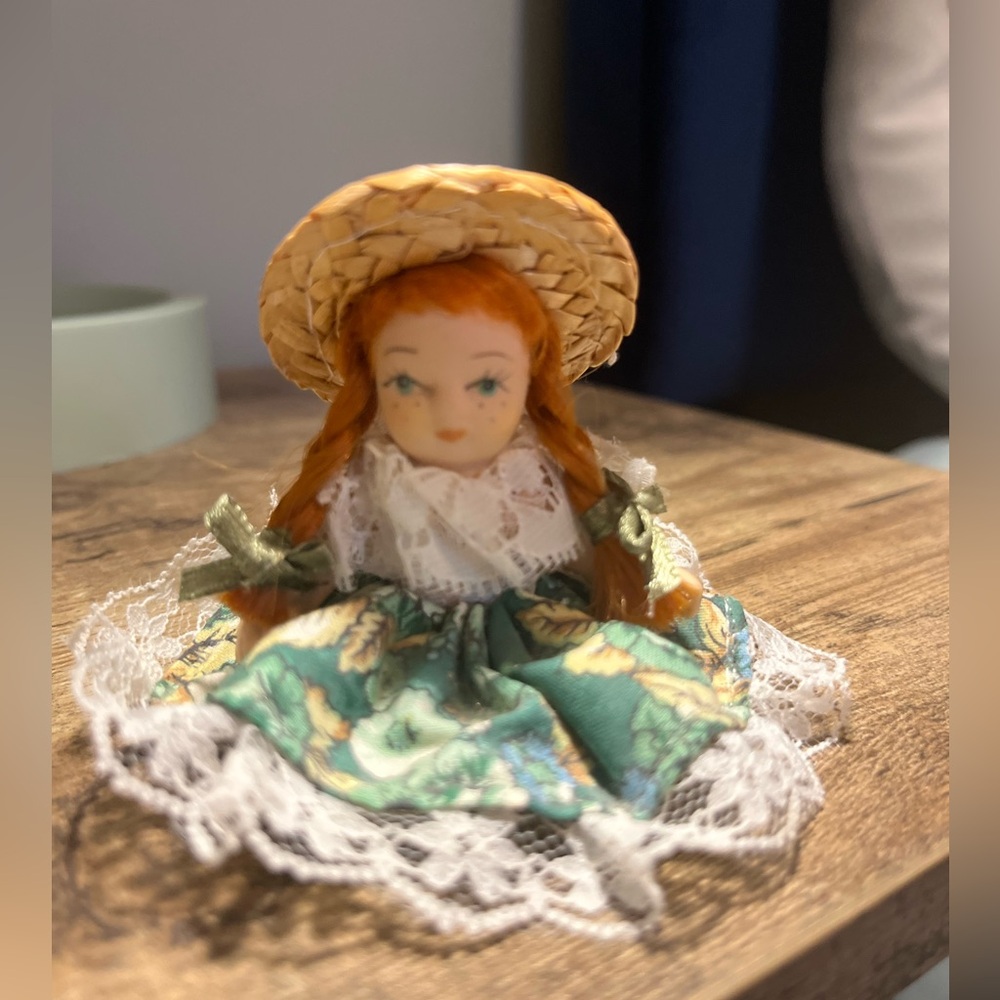 Vtg Anne of Green Gables mini porcelain doll